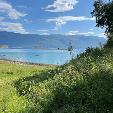 Bella Karnes * Oksvik