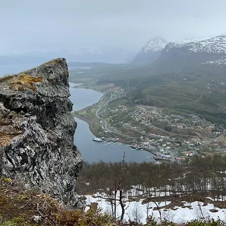 Bella Karnes * Oksvik